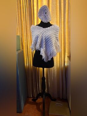 Retro White Crochet Poncho & Matching Beret Set - Boho Fringe Capelet